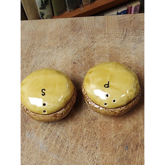 Vintage Kitchy Hamburger Salt And Pepper Shaker Set - Picture 7 of 11